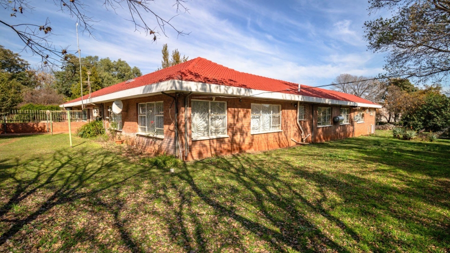 11 Bedroom Property for Sale in Mnandi A H Gauteng