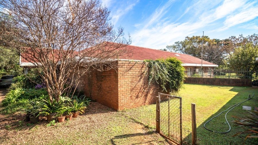 11 Bedroom Property for Sale in Mnandi A H Gauteng