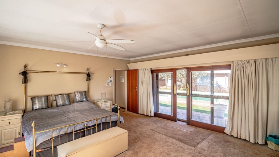 11 Bedroom Property for Sale in Mnandi A H Gauteng