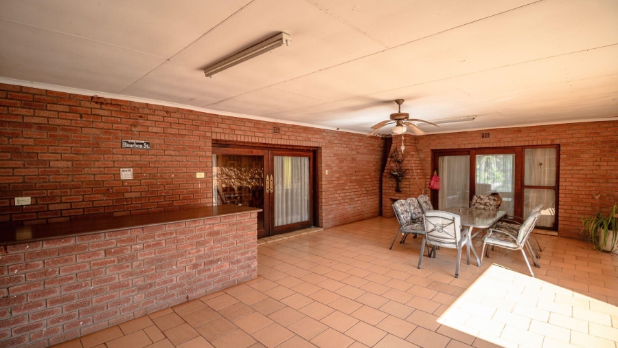 11 Bedroom Property for Sale in Mnandi A H Gauteng