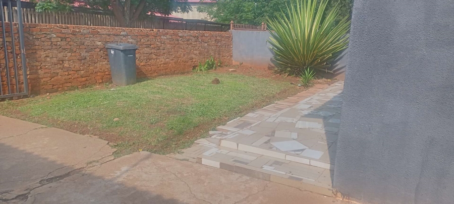 2 Bedroom Property for Sale in Mamelodi West Gauteng