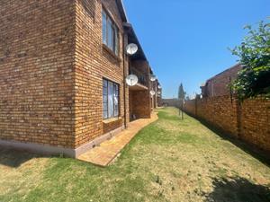 2 Bedroom Property for Sale in Chloorkop Gauteng