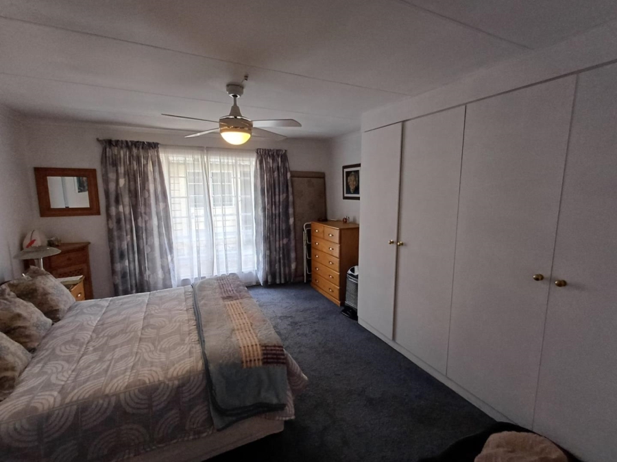 To Let 2 Bedroom Property for Rent in Bromhof Gauteng