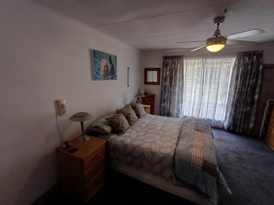 To Let 2 Bedroom Property for Rent in Bromhof Gauteng