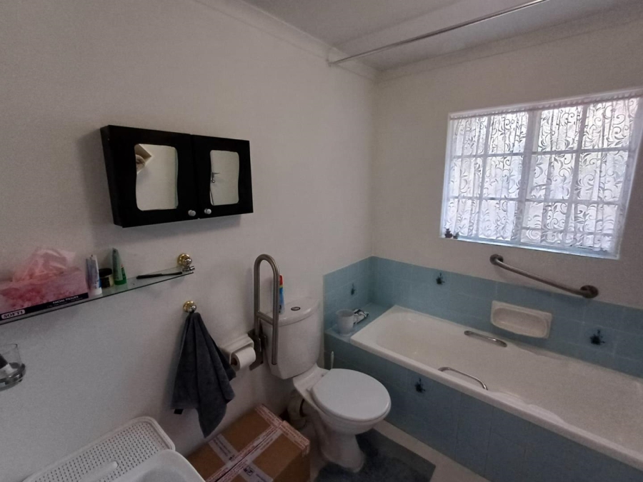 To Let 2 Bedroom Property for Rent in Bromhof Gauteng