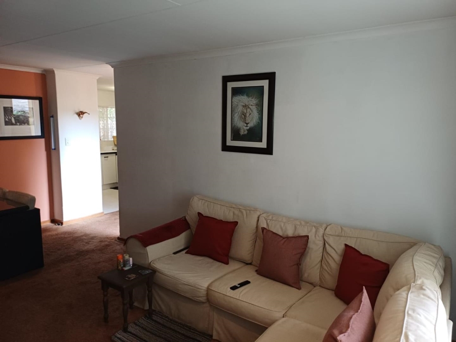 To Let 2 Bedroom Property for Rent in Bromhof Gauteng