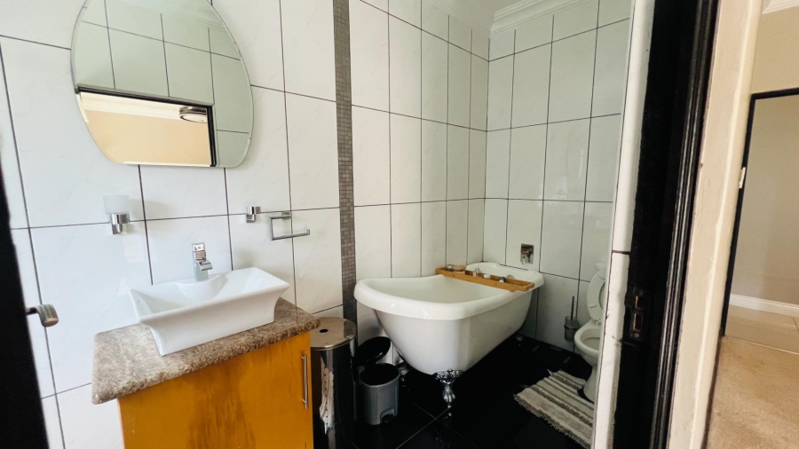 To Let 5 Bedroom Property for Rent in Midstream Estate Gauteng