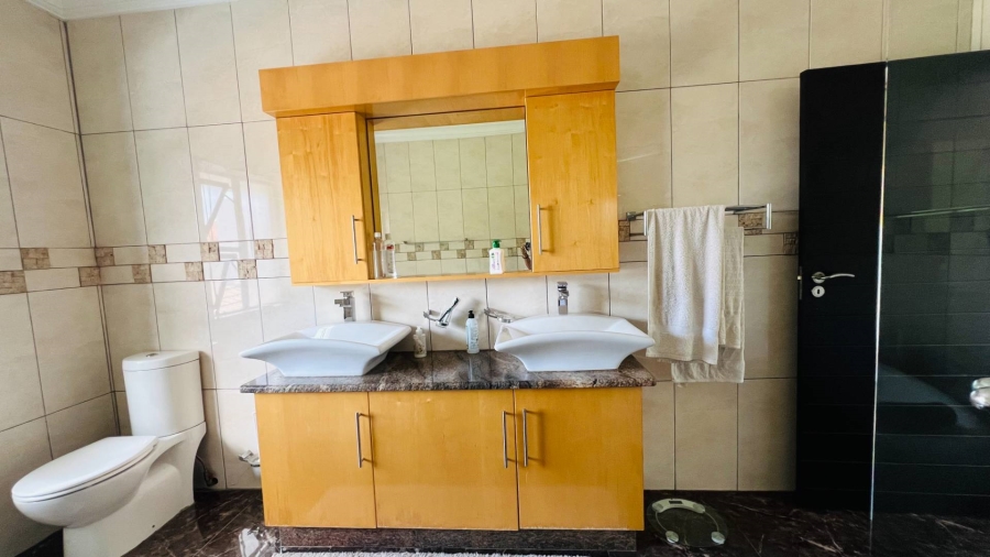 To Let 5 Bedroom Property for Rent in Midstream Estate Gauteng
