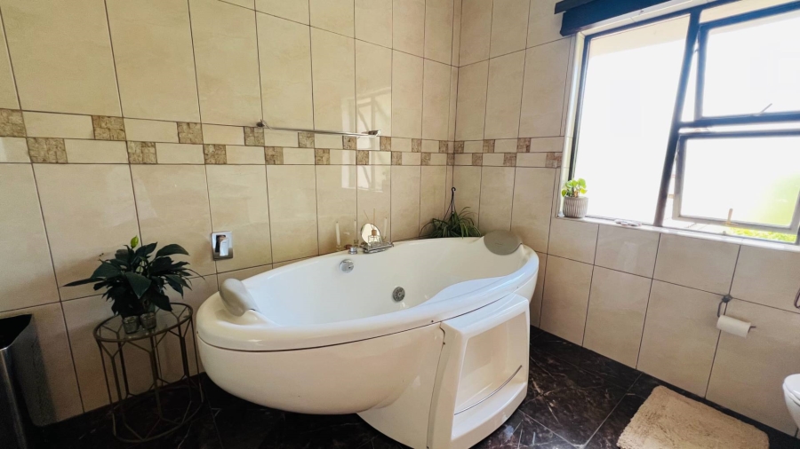 To Let 5 Bedroom Property for Rent in Midstream Estate Gauteng