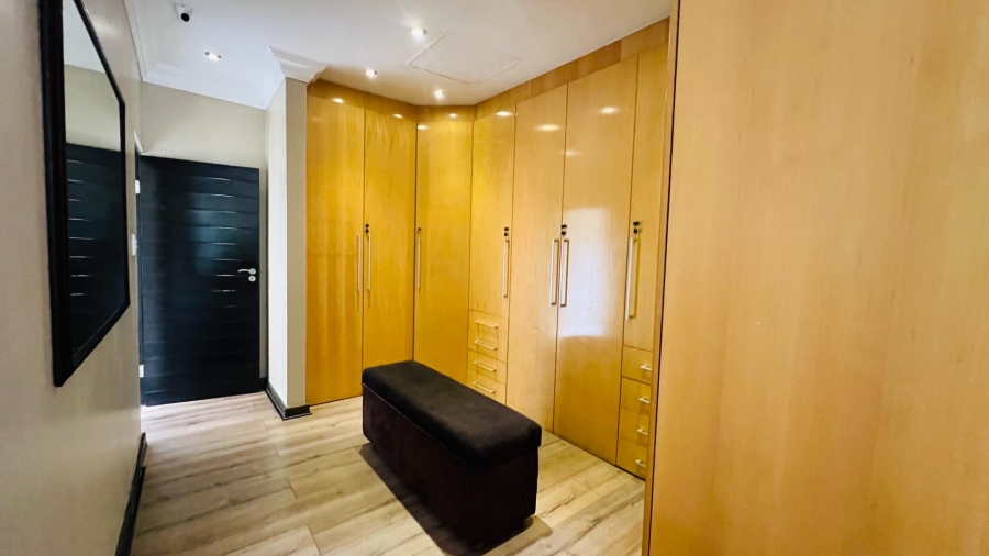 To Let 5 Bedroom Property for Rent in Midstream Estate Gauteng