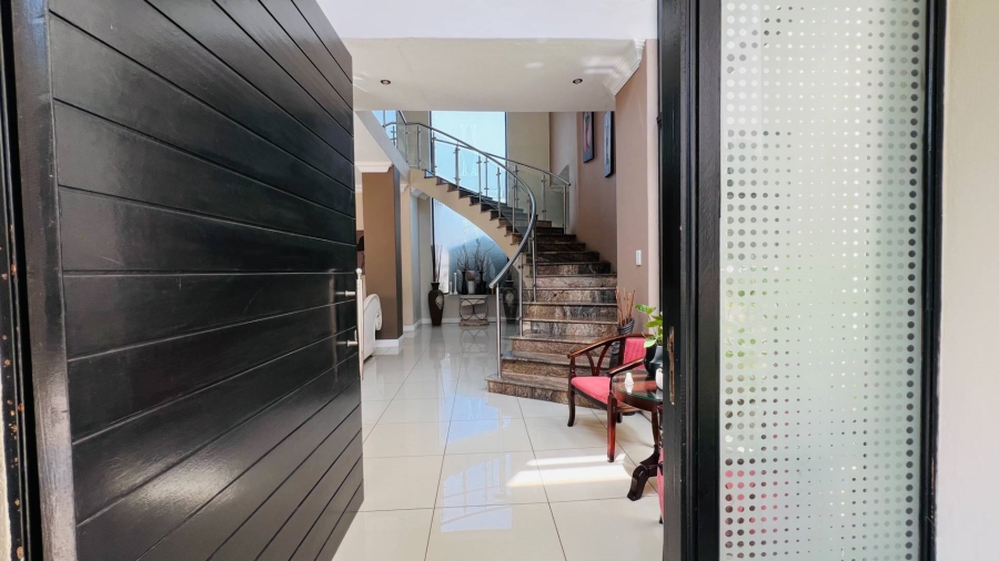 To Let 5 Bedroom Property for Rent in Midstream Estate Gauteng