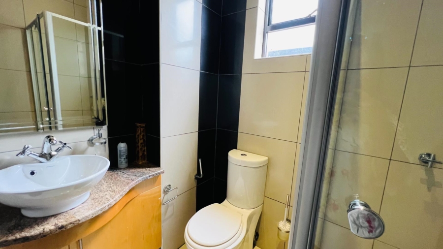 To Let 5 Bedroom Property for Rent in Midstream Estate Gauteng