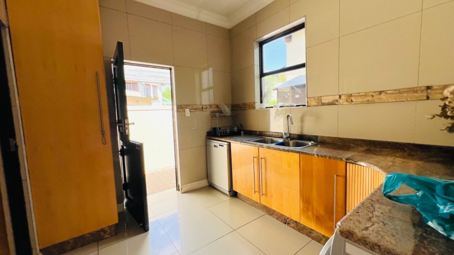 To Let 5 Bedroom Property for Rent in Midstream Estate Gauteng