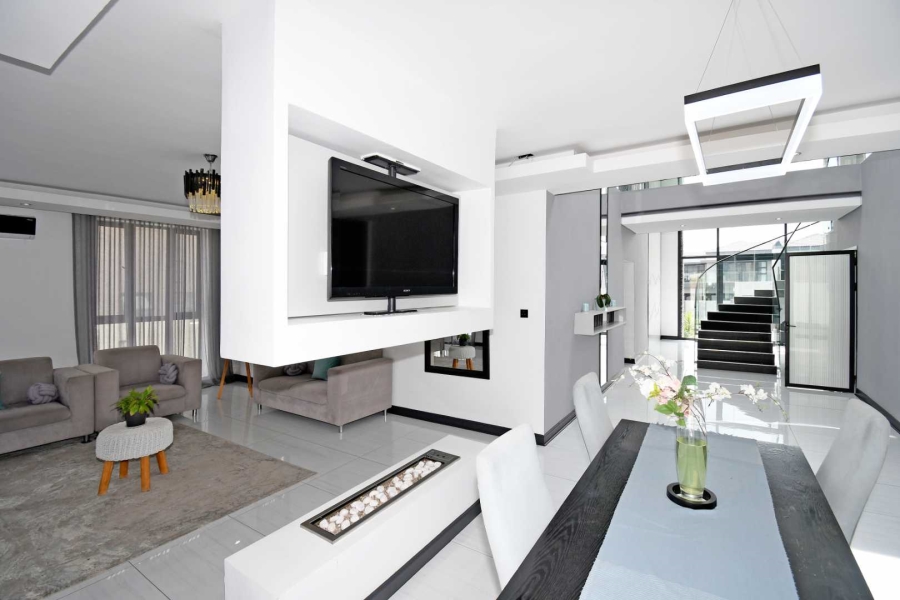 4 Bedroom Property for Sale in Blue Valley Golf Estate Gauteng