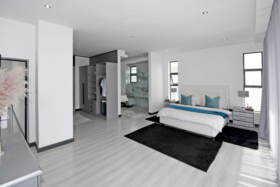 4 Bedroom Property for Sale in Blue Valley Golf Estate Gauteng