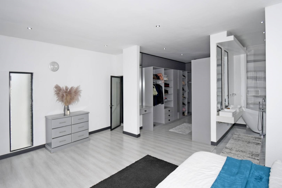 4 Bedroom Property for Sale in Blue Valley Golf Estate Gauteng