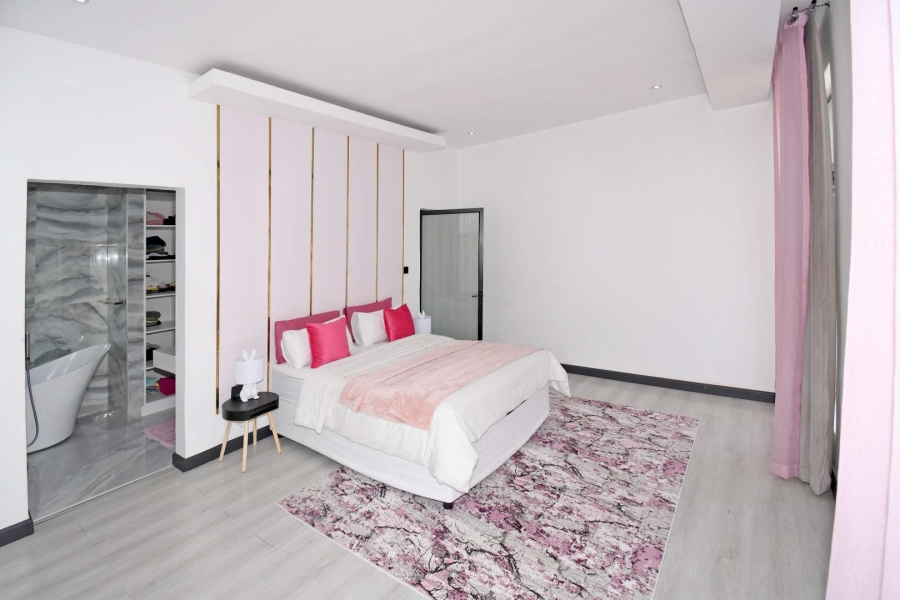 4 Bedroom Property for Sale in Blue Valley Golf Estate Gauteng