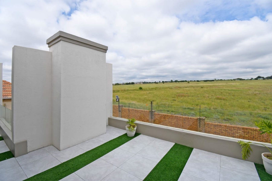 4 Bedroom Property for Sale in Blue Valley Golf Estate Gauteng