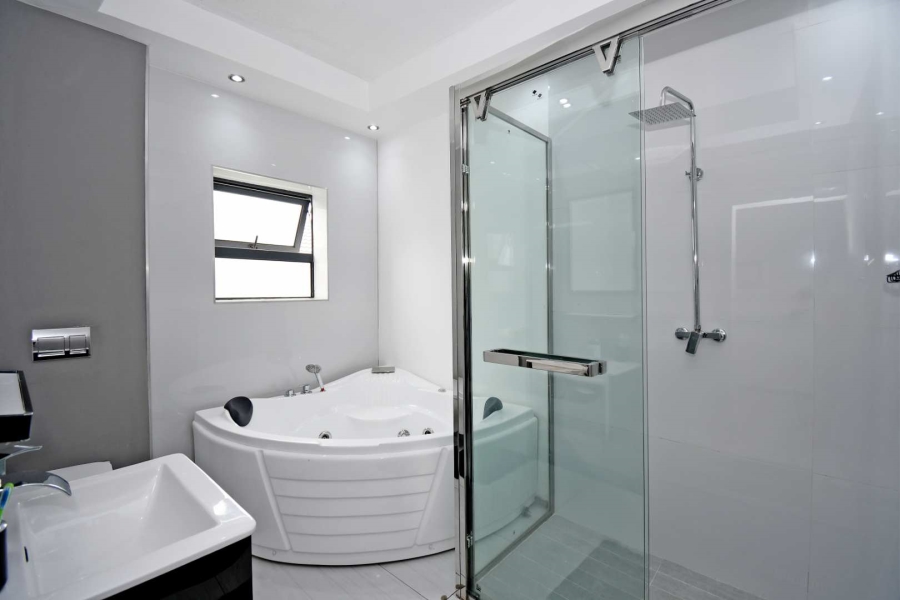 4 Bedroom Property for Sale in Blue Valley Golf Estate Gauteng