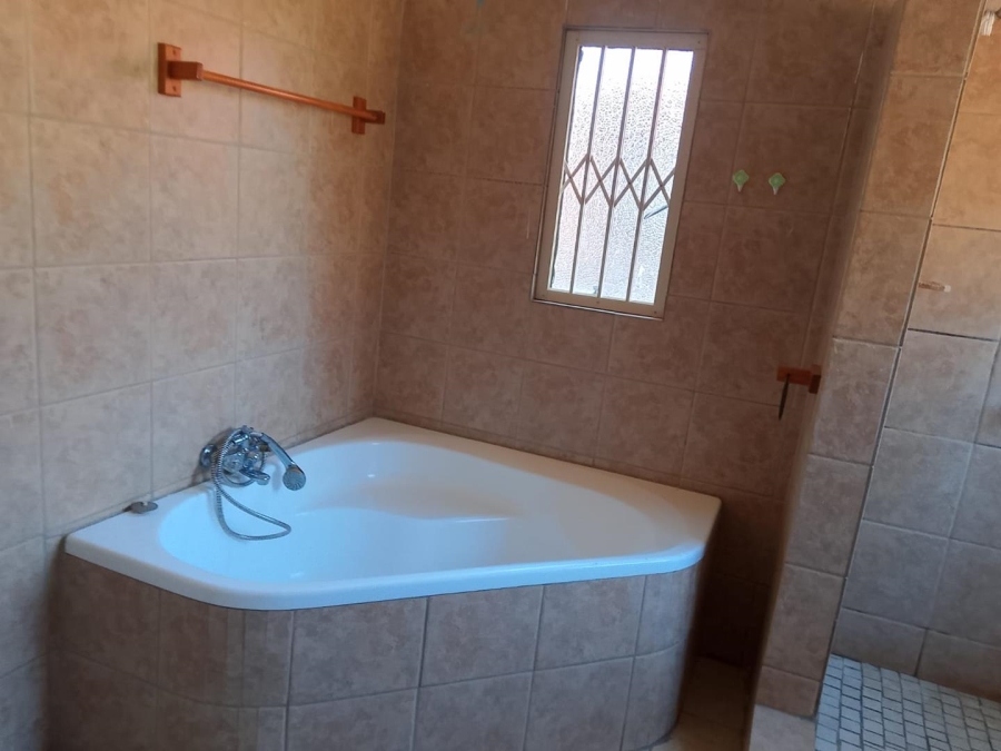 4 Bedroom Property for Sale in Amandasig Gauteng