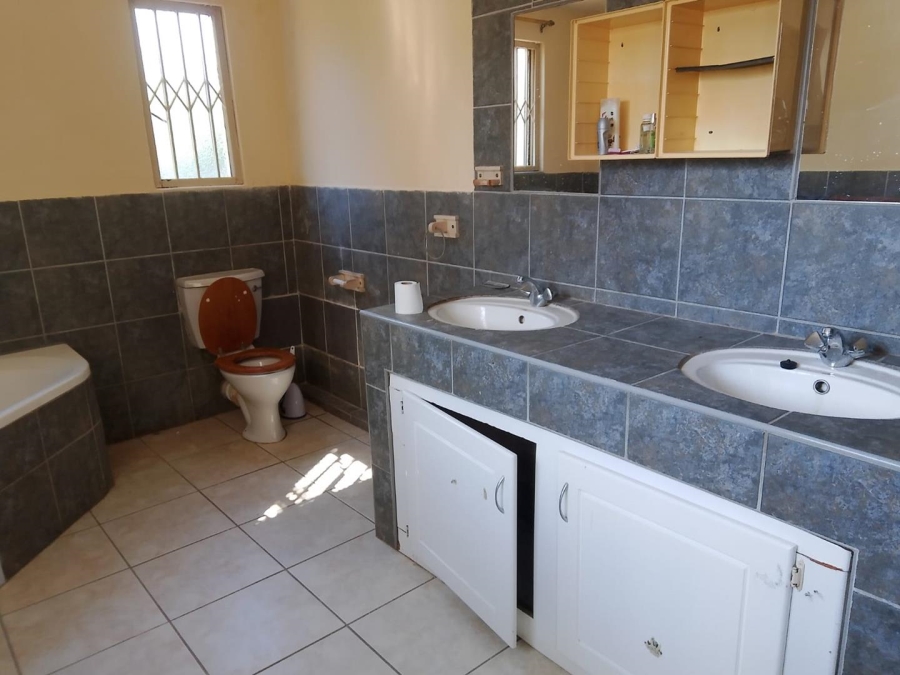 4 Bedroom Property for Sale in Amandasig Gauteng