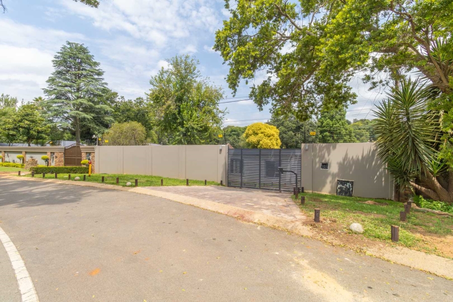 1 Bedroom Property for Sale in Hurlingham Manor Gauteng