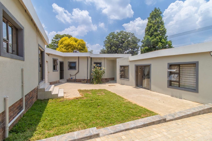 To Let 1 Bedroom Property for Rent in Hurlingham Manor Gauteng