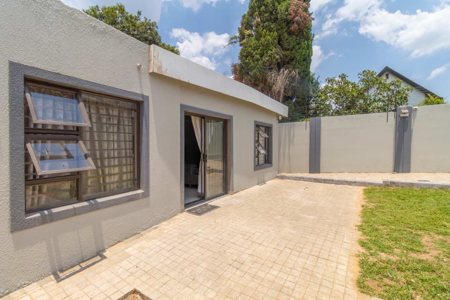To Let 1 Bedroom Property for Rent in Hurlingham Manor Gauteng