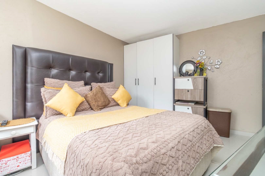 To Let 1 Bedroom Property for Rent in Hurlingham Manor Gauteng