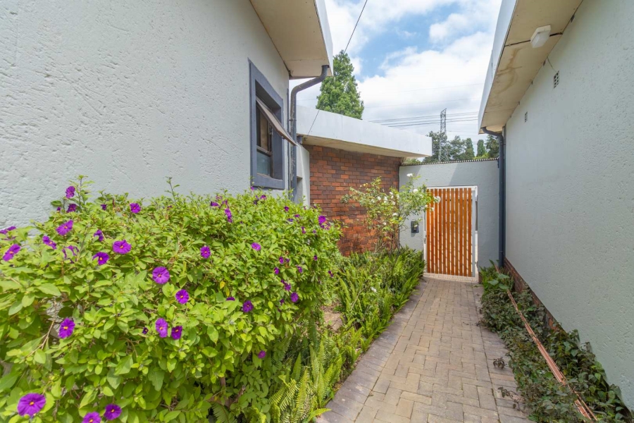 To Let 1 Bedroom Property for Rent in Hurlingham Manor Gauteng