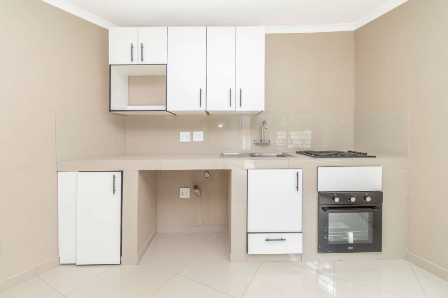 1 Bedroom Property for Sale in Hurlingham Manor Gauteng