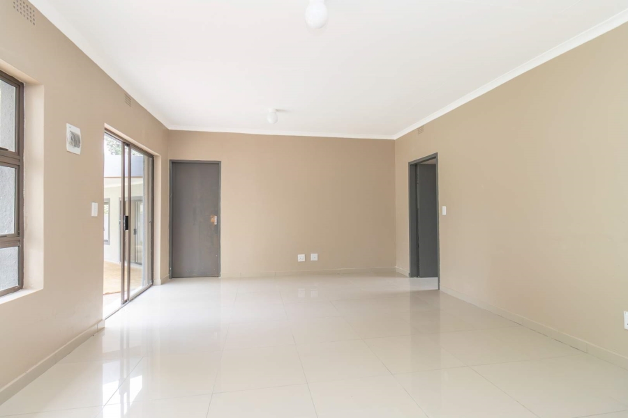 1 Bedroom Property for Sale in Hurlingham Manor Gauteng
