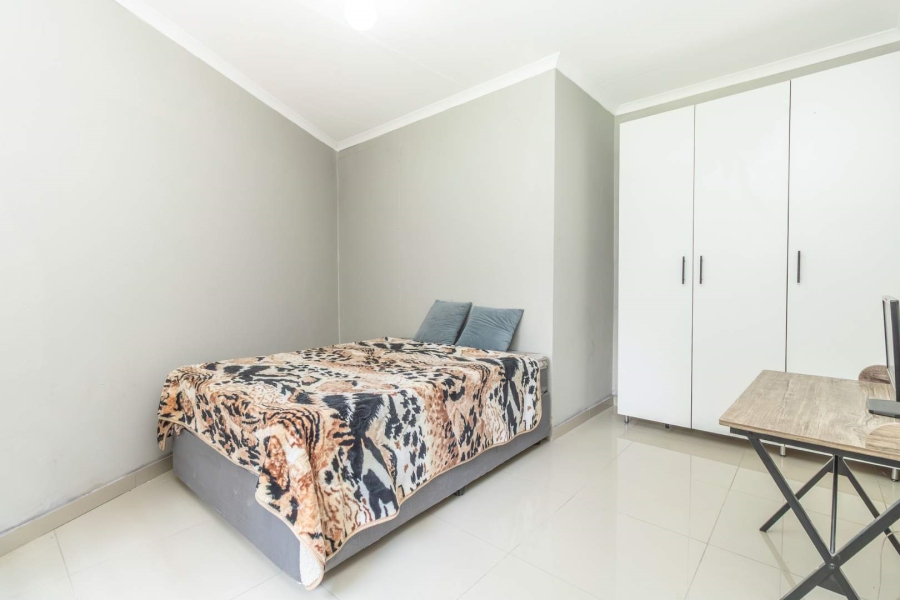 1 Bedroom Property for Sale in Hurlingham Manor Gauteng