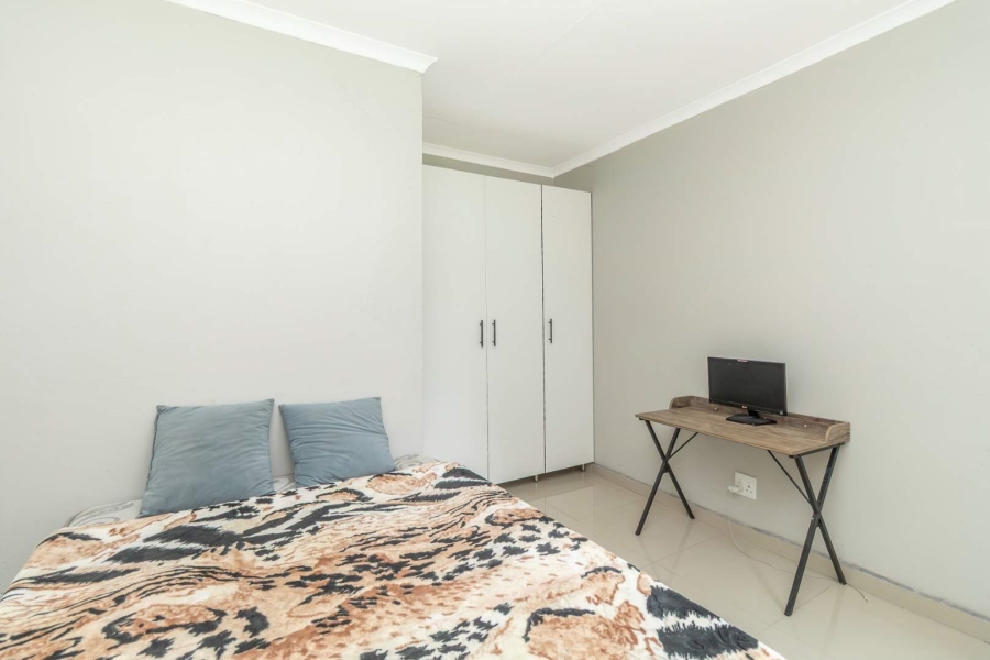 1 Bedroom Property for Sale in Hurlingham Manor Gauteng