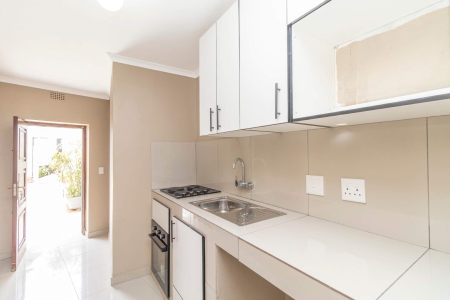 To Let 1 Bedroom Property for Rent in Hurlingham Manor Gauteng
