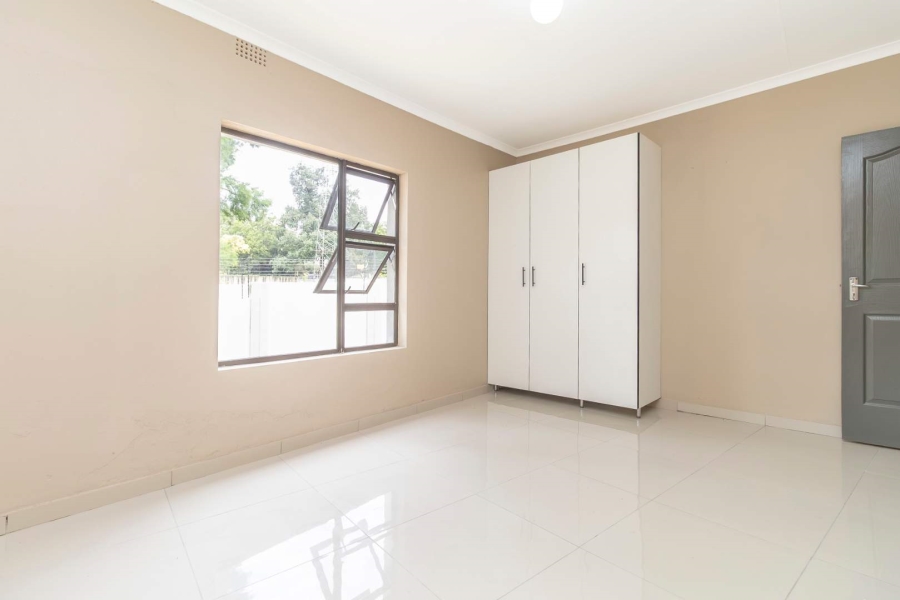 To Let 1 Bedroom Property for Rent in Hurlingham Manor Gauteng