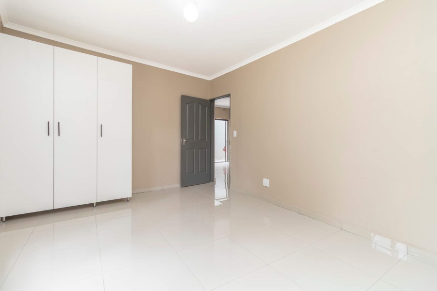 To Let 1 Bedroom Property for Rent in Hurlingham Manor Gauteng
