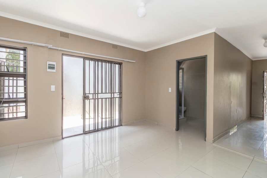 To Let 1 Bedroom Property for Rent in Hurlingham Manor Gauteng