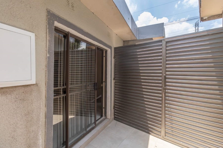 To Let 1 Bedroom Property for Rent in Hurlingham Manor Gauteng