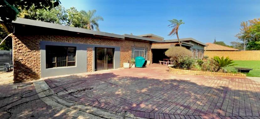 3 Bedroom Property for Sale in Brackenhurst Gauteng