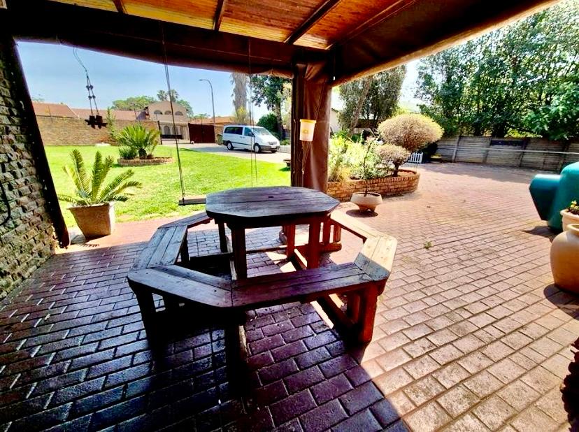 3 Bedroom Property for Sale in Brackenhurst Gauteng