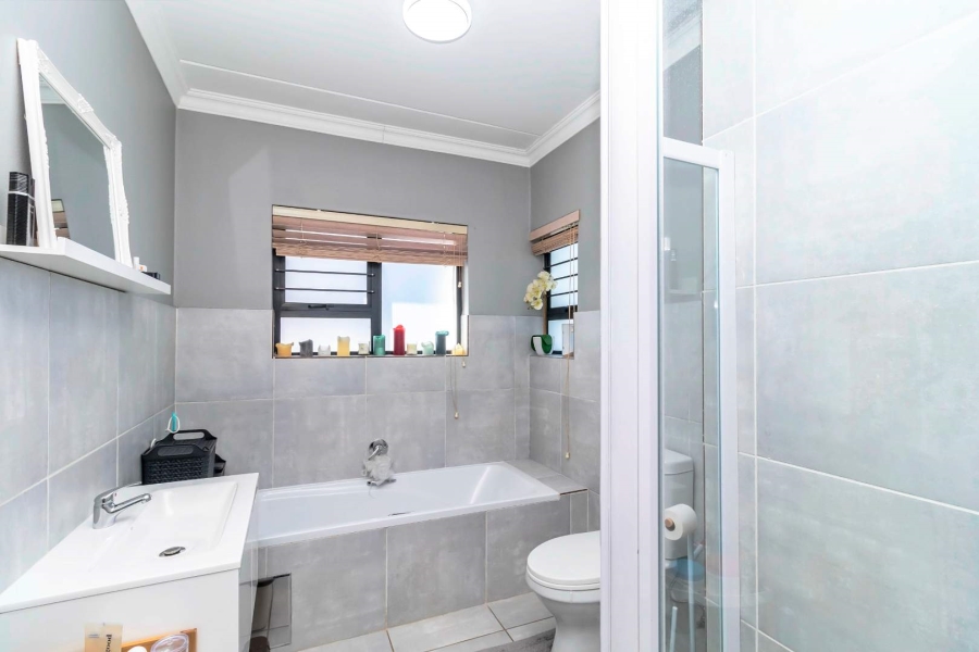 To Let 3 Bedroom Property for Rent in Homes Haven Gauteng