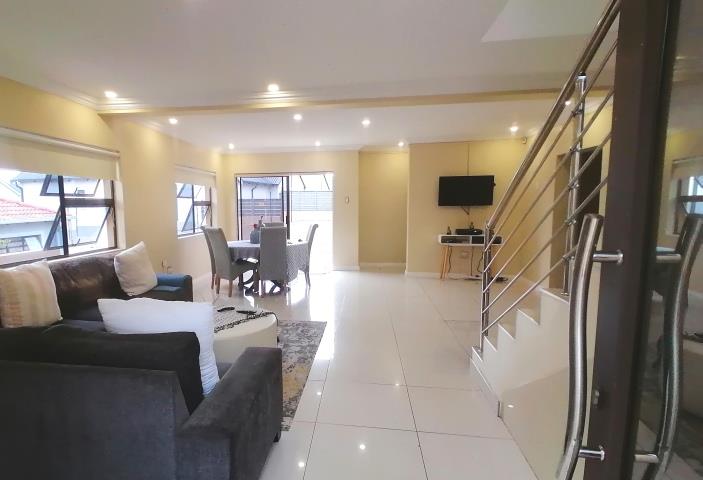 To Let 5 Bedroom Property for Rent in Pinehaven Gauteng
