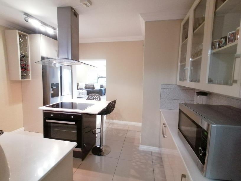 To Let 5 Bedroom Property for Rent in Pinehaven Gauteng