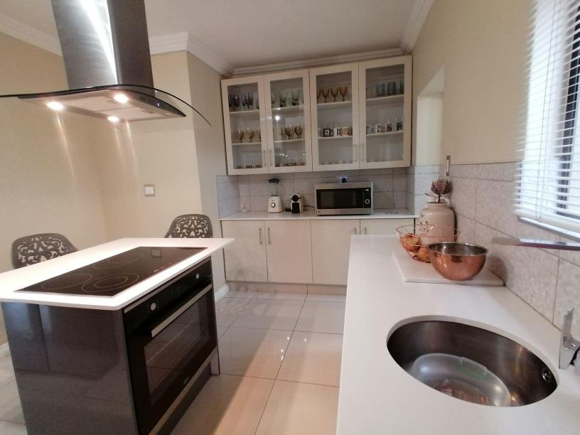 To Let 5 Bedroom Property for Rent in Pinehaven Gauteng