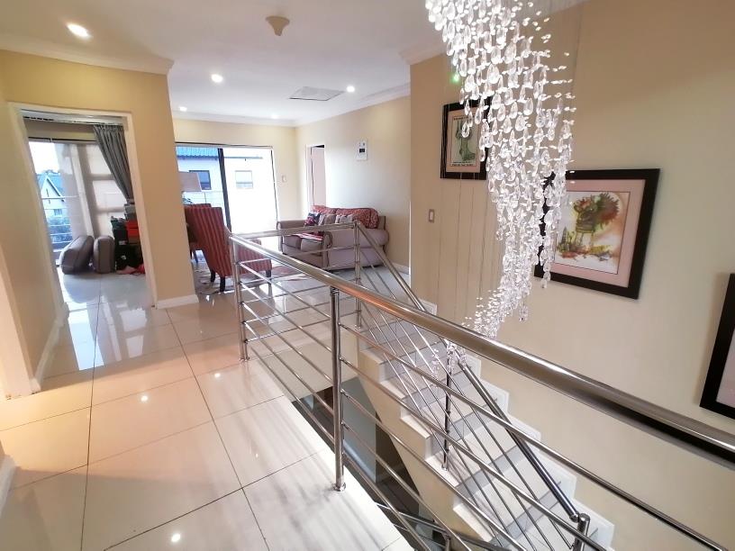 To Let 5 Bedroom Property for Rent in Pinehaven Gauteng