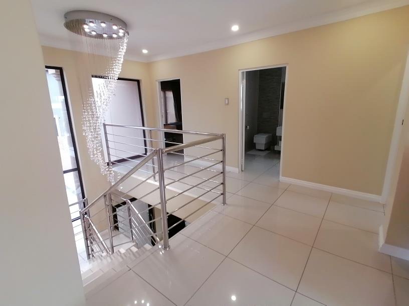 To Let 5 Bedroom Property for Rent in Pinehaven Gauteng