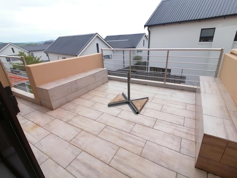 To Let 5 Bedroom Property for Rent in Pinehaven Gauteng