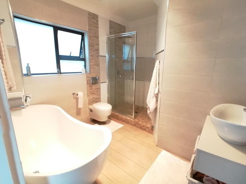 To Let 5 Bedroom Property for Rent in Pinehaven Gauteng