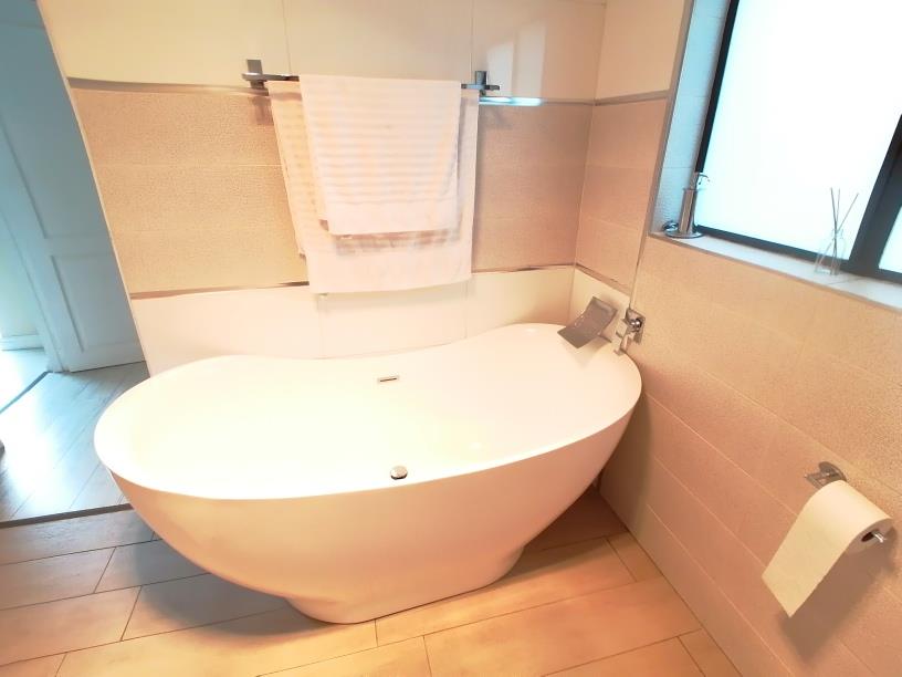 To Let 5 Bedroom Property for Rent in Pinehaven Gauteng